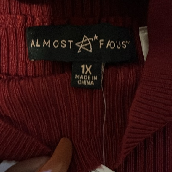 Ladies shrug and cami knit set - Picture 8 of 8